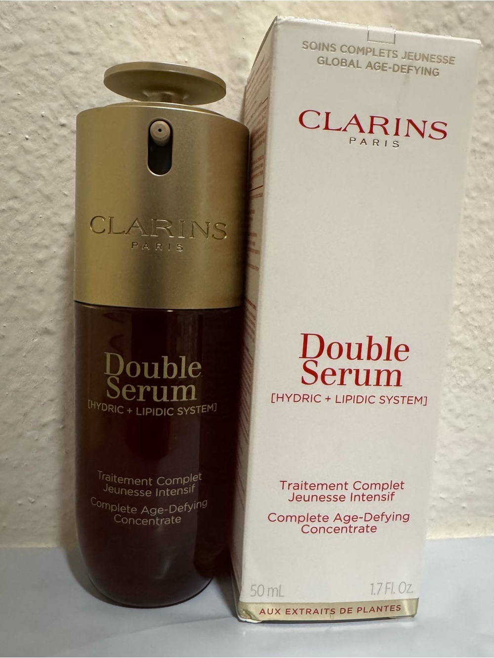 Clarins Total Eye Lift & Double Serum Duo in Red and Gold - Picture 2 of 3